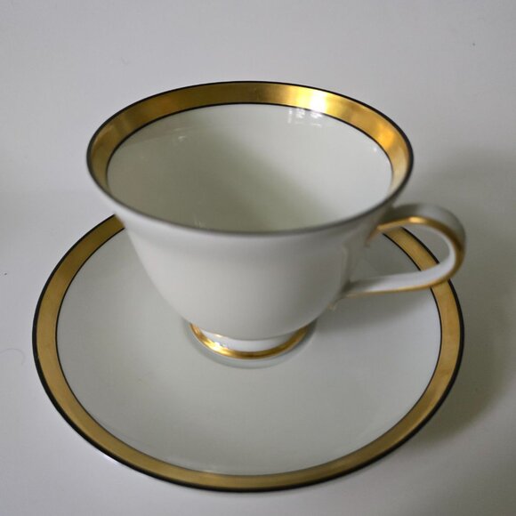 Aragon By Hutschenreuther Footed Cup And Saucer - Picture 13 of 13